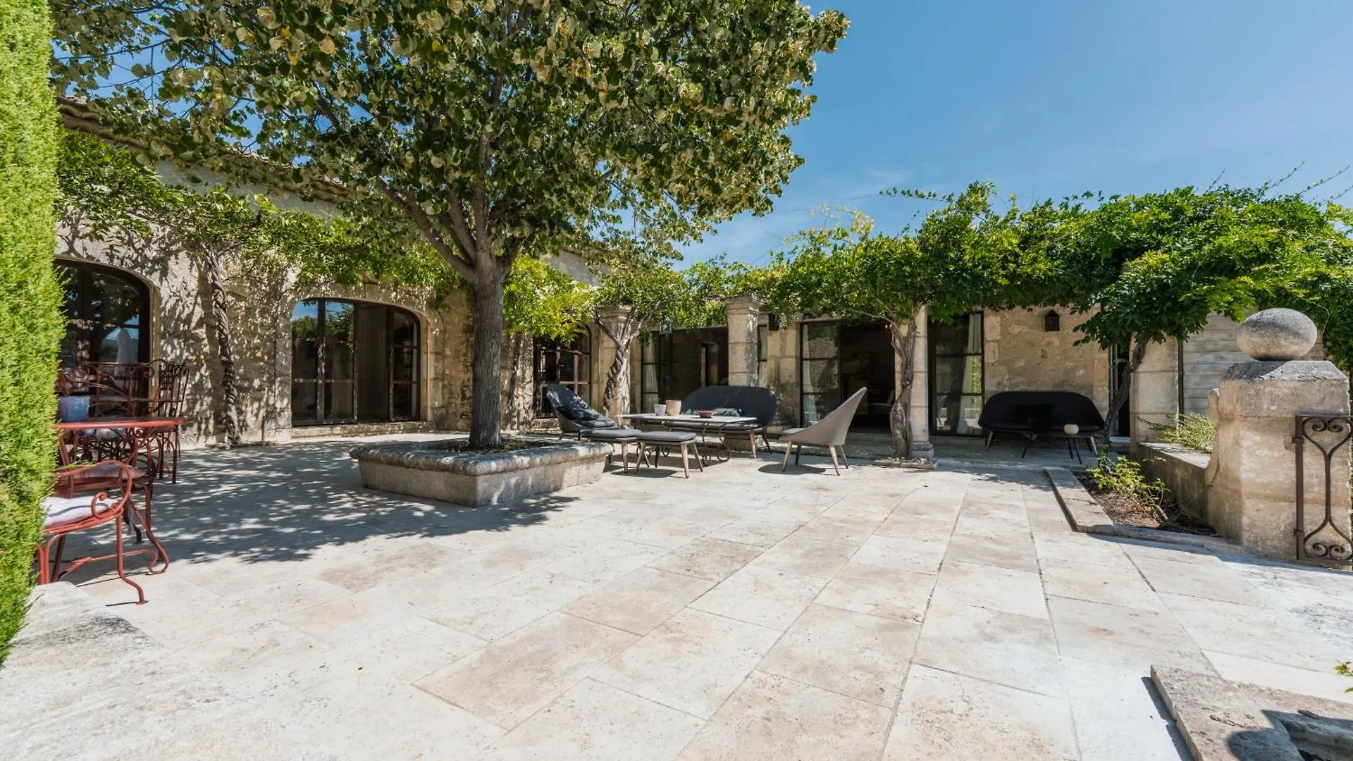 Mas Naste Villa Eygalieres  0*, Eygalieres (Bouches-du-Rhone) France